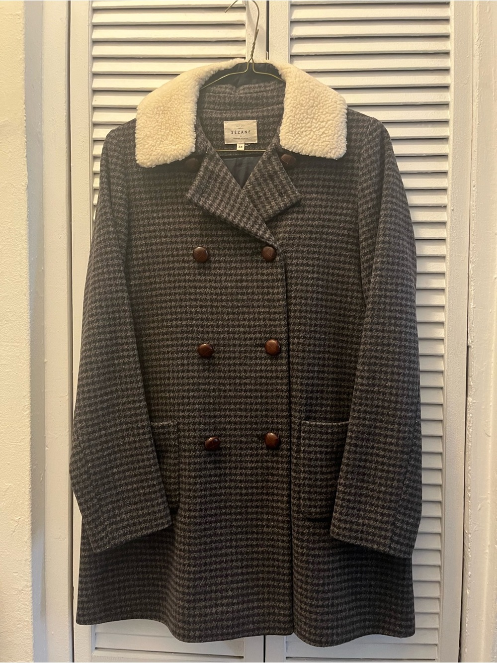 Sezane Warhol Coat Charcoal Houndstooth with Cream Shearling Collar